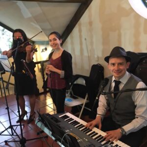 GRUPO DE 3 MUSICOS (TRIO)
